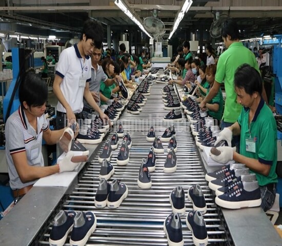 Băng tải sợi thuỷ tinh trong công nghiệp sản xuất giày da
